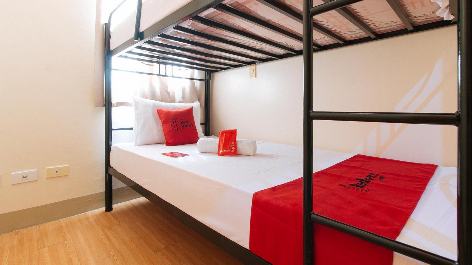 Reddoorz Plus At Alpina Heights Paranaque Paranaque City Dış mekan fotoğraf