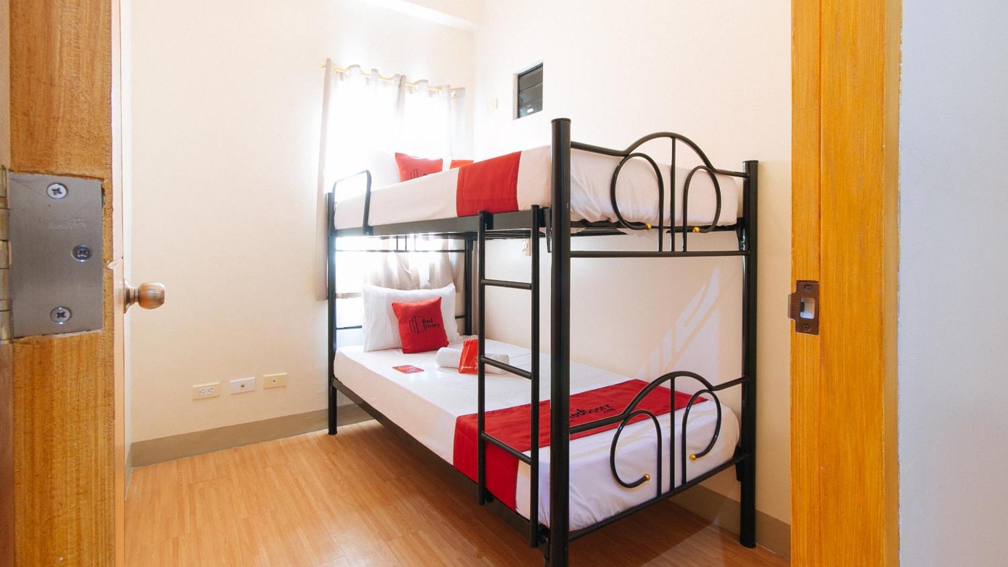 Reddoorz Plus At Alpina Heights Paranaque Paranaque City Dış mekan fotoğraf
