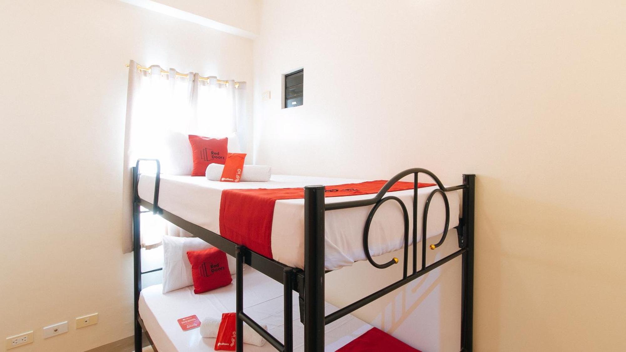 Reddoorz Plus At Alpina Heights Paranaque Paranaque City Dış mekan fotoğraf